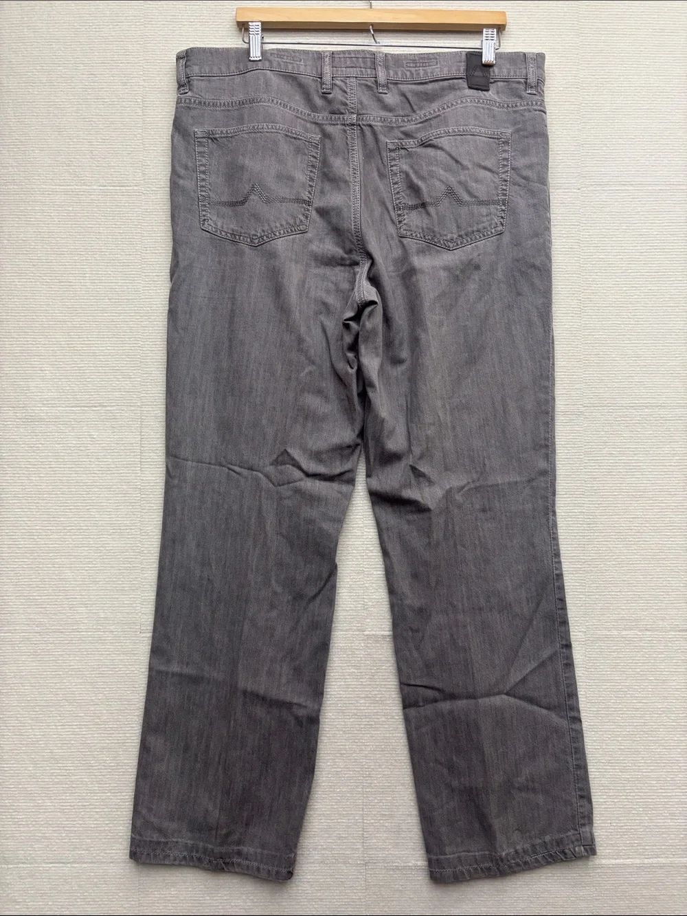 Alberto comfortable gray